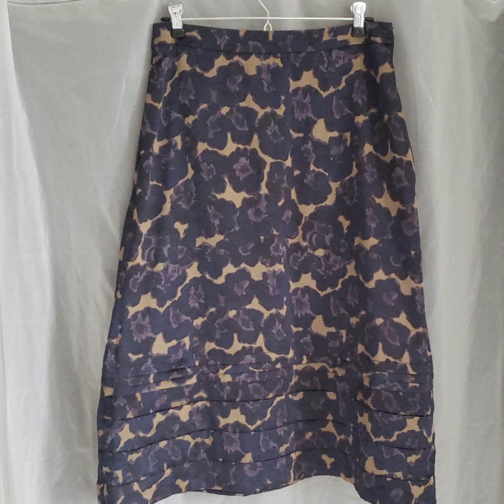 Banana Republic A skirt pleated at bottom